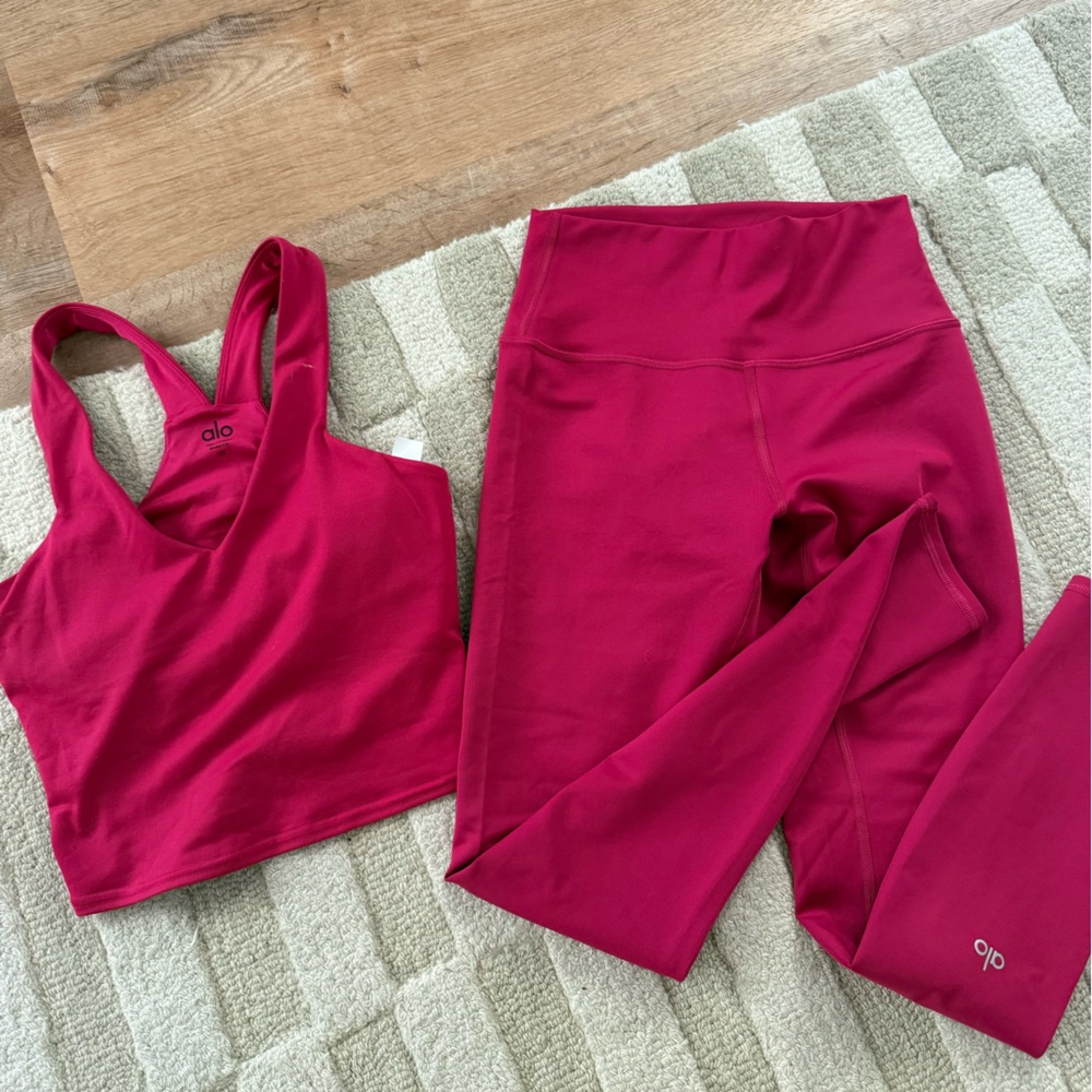 ALO Yoga Fuchsia Activewear Set (top xs and bottoms medium)